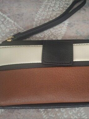 Relic Black & Gold Zip Wristlet